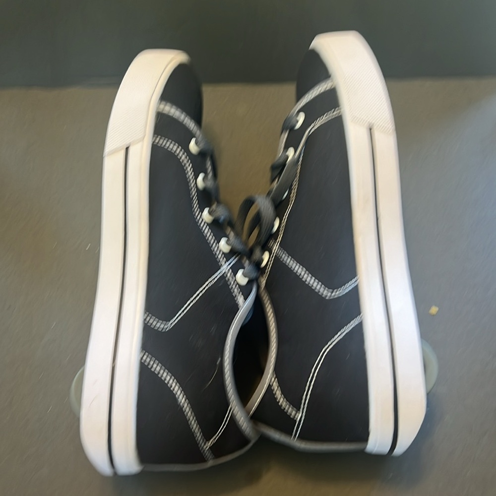 Healys Shoes (with wheels!!) Size 10 men’s NWOT - Picture 4 of 4
